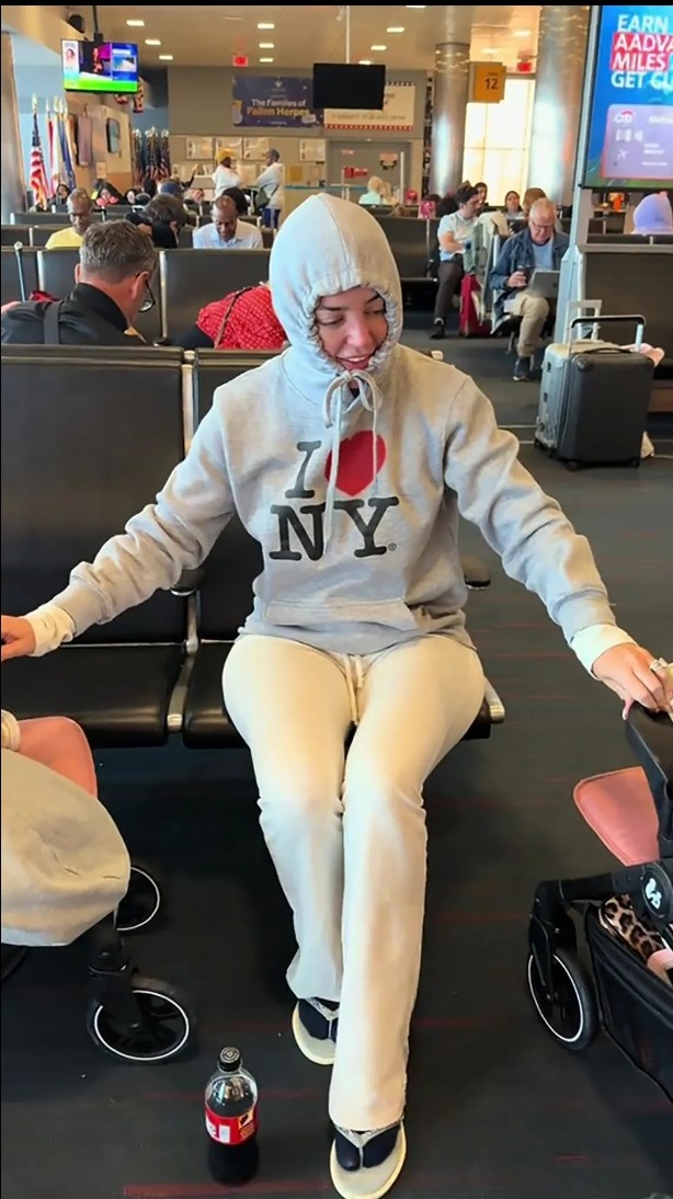 皮克福德妻子携三子纽约被困18小时 当事人:空耗六小时后航班取消 皮克福德妻子携三子纽约被困18小时 当事人:空耗六小时后航班取消