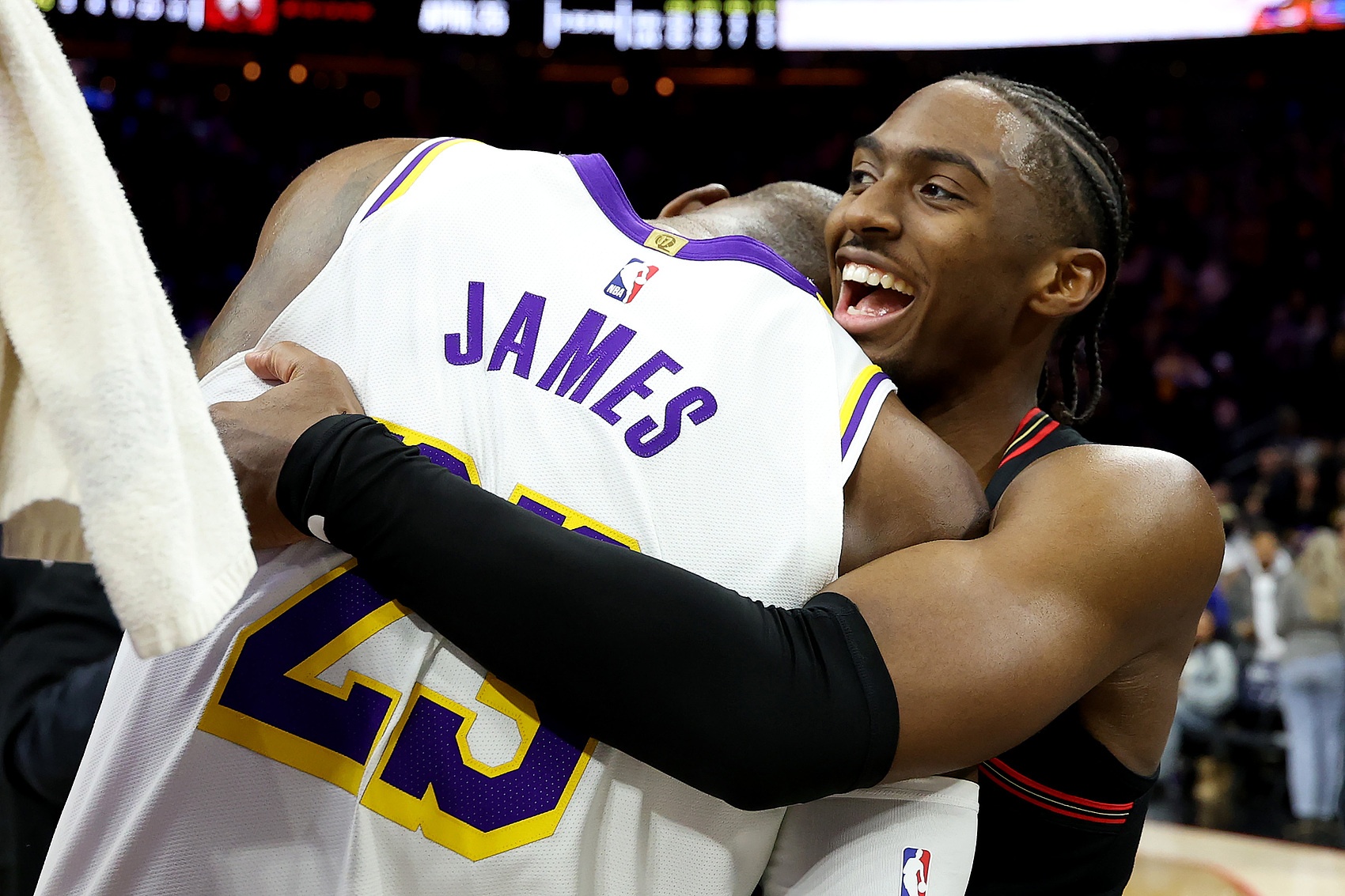 马克西提前一晚获知詹姆斯加盟76人，直到官宣才确信
