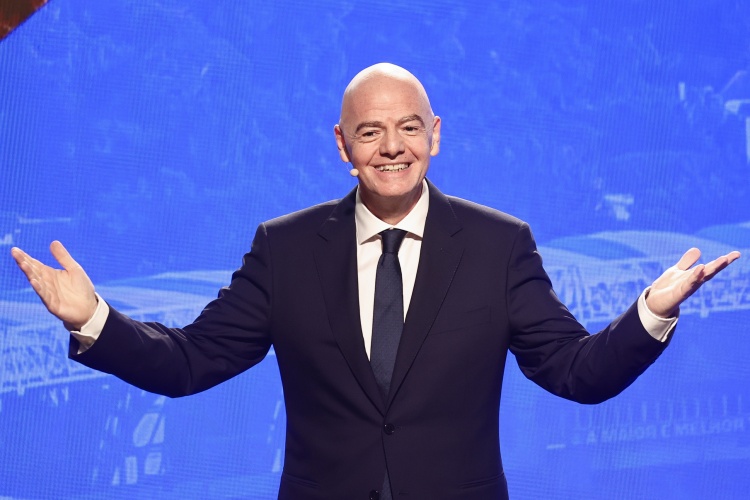 FIFA成立商业子公司遭欧足联炮轰;皇马热身赛大胜,转会市场暗流涌动 FIFA成立商业子公司遭欧足联炮轰;皇马热身赛大胜,转会市场暗流涌动