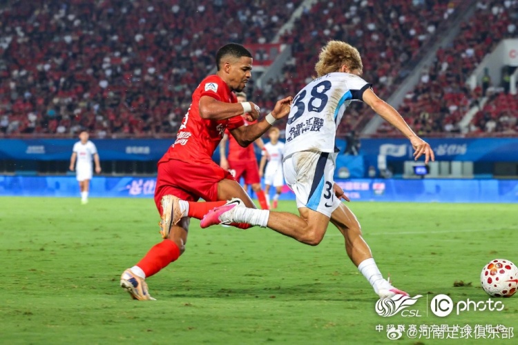 河南主场1-1大连英博 古斯塔沃头槌难求一胜 河南主场1-1大连英博 古斯塔沃头槌难求一胜