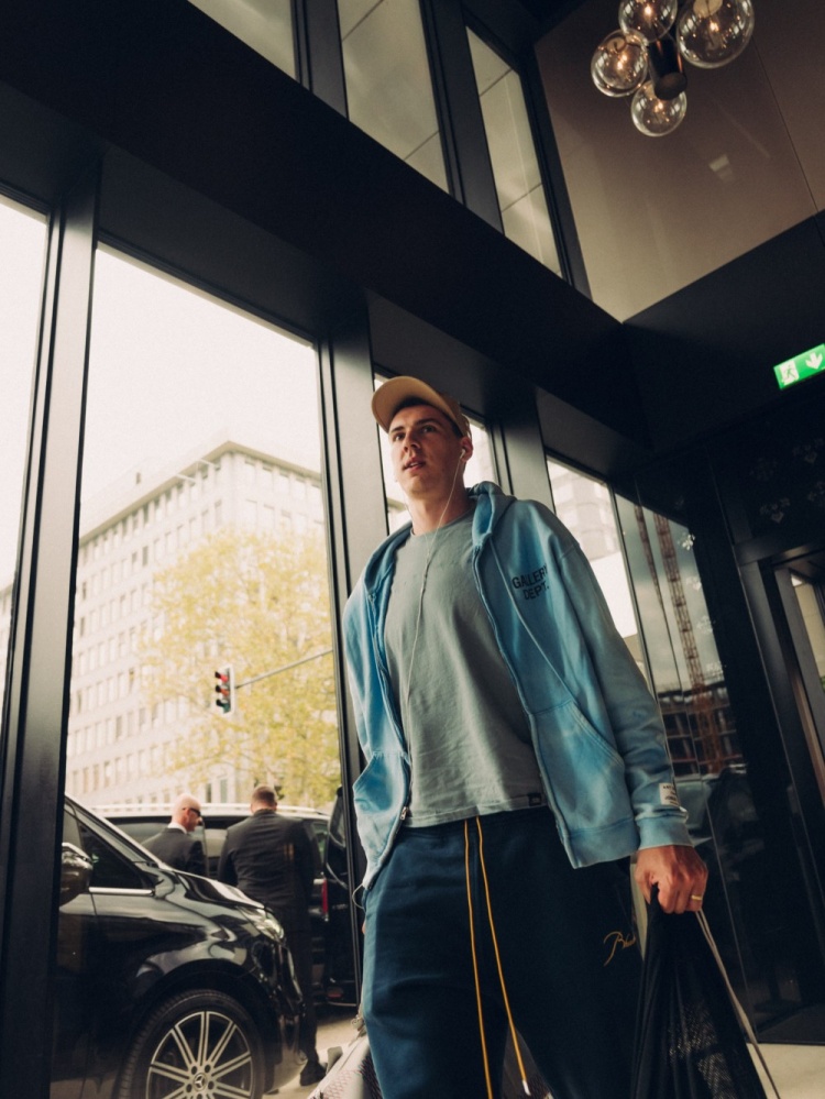 拉拉维亚晒斯洛文尼亚动态 练球/高尔夫/划船/保龄球玩得不亦乐乎