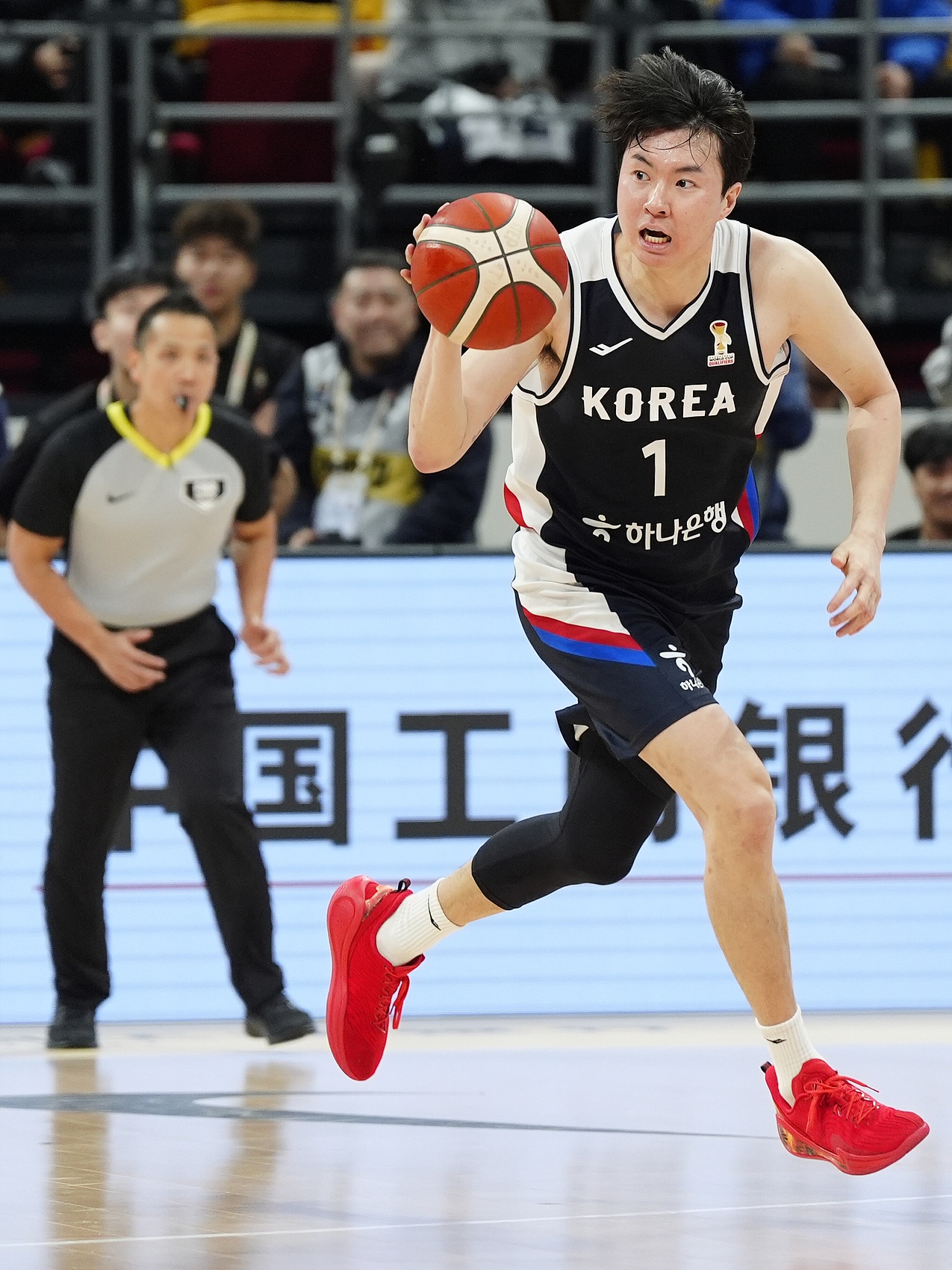 记者：不出意外中韩会是小组赛前两名 这是会师决赛的潜在剧本