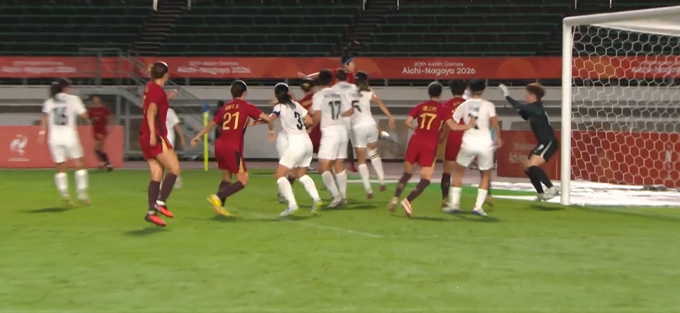 司雨角球抢点头球破门，中国女足2-1领先中国香港女足