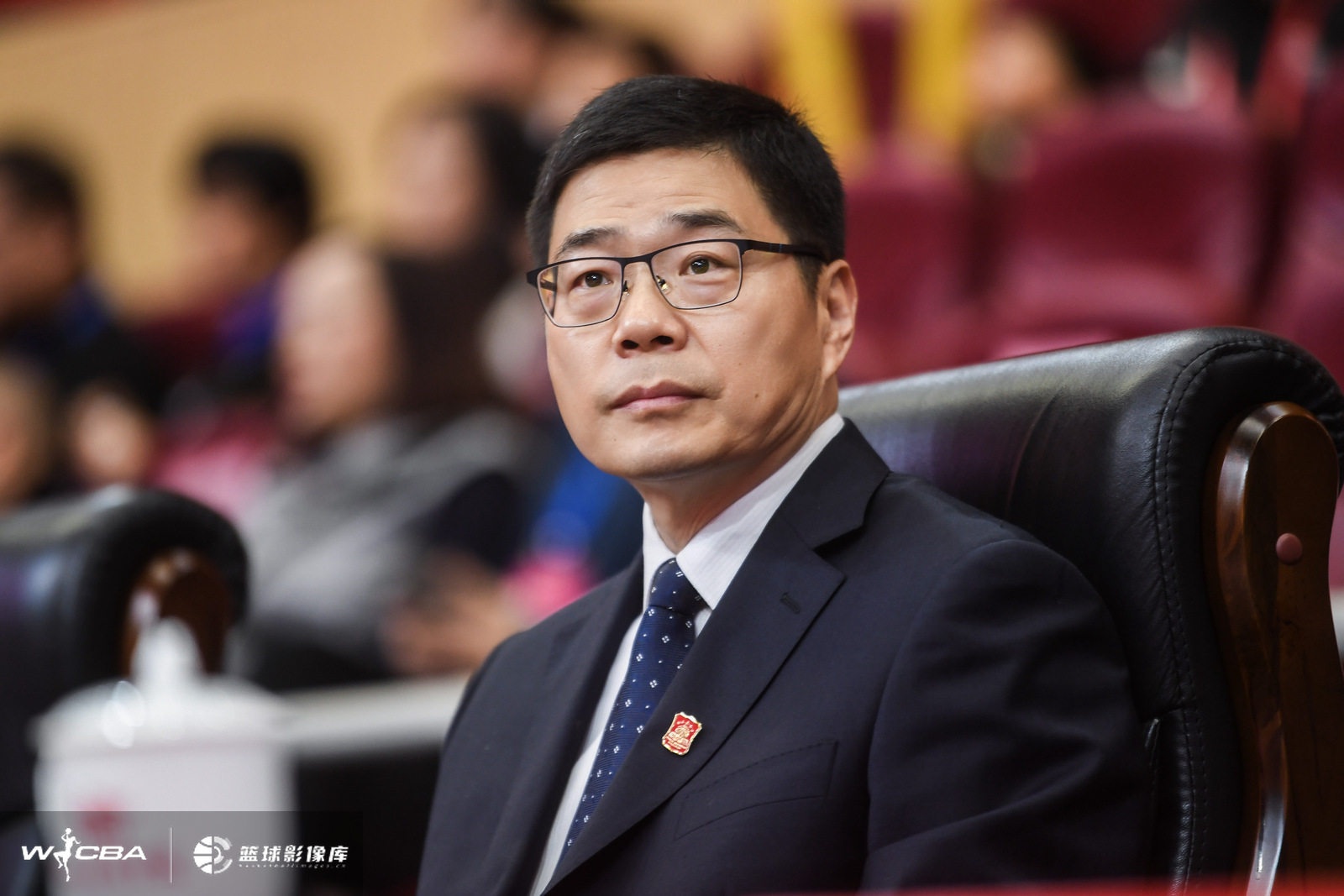 鄂媒发文质疑郭振明！提及篮协强令女篮春节集训退红包且无后续